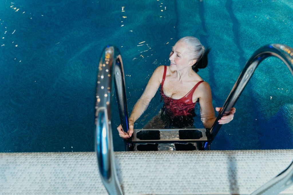 Польза плавания при остеохондрозе